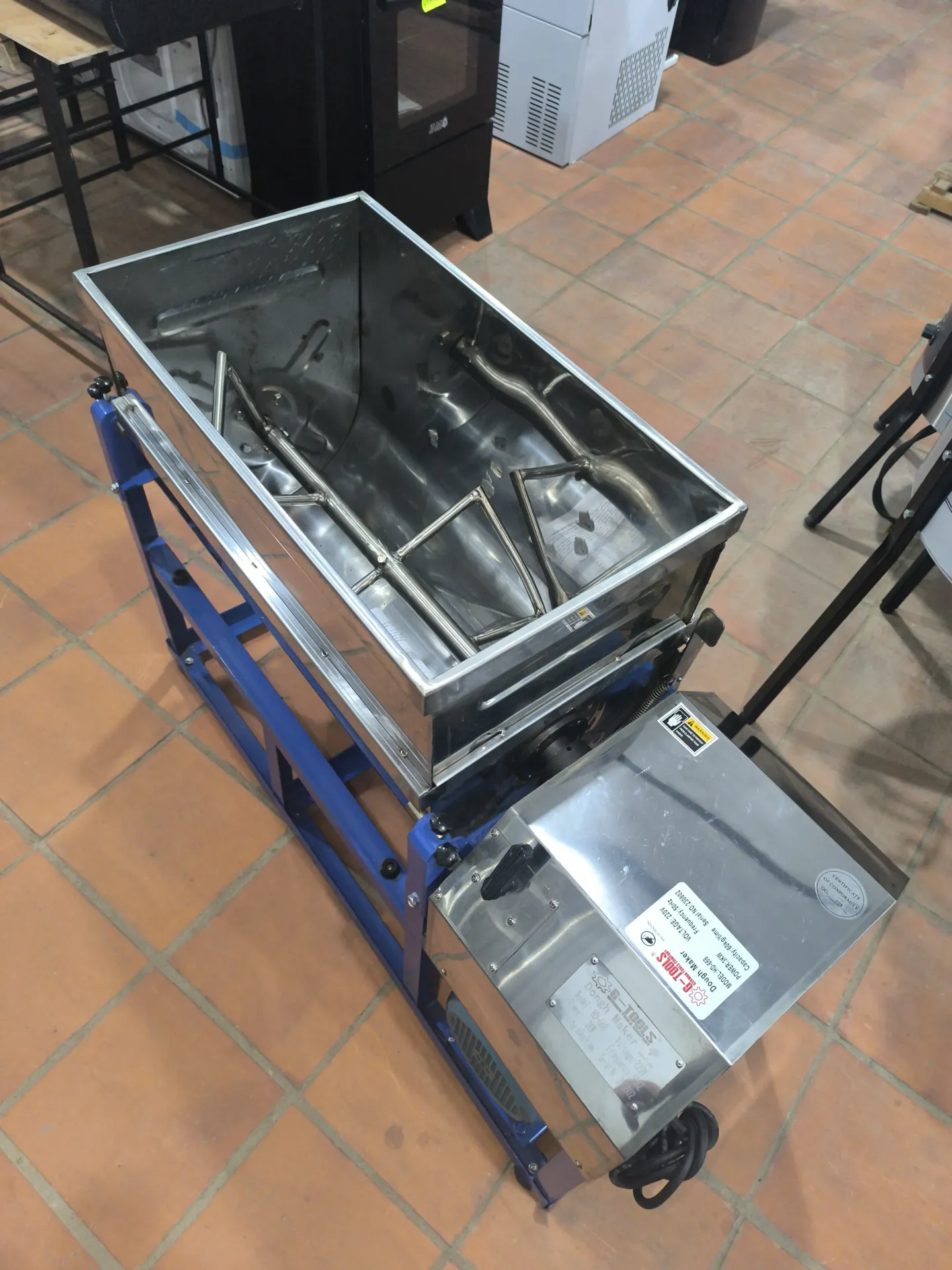 [486] AMASADORA MEZCLADORA BASCULANTE 60KG 3HP